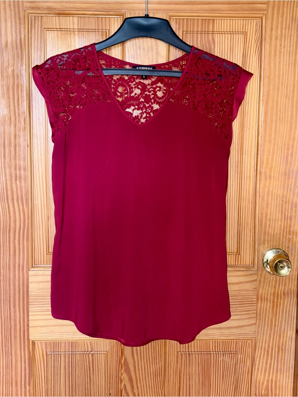 Express Burgundy Lace V-Neck Cap Sleeve Blouse Embroidered with lace Size MEDIUM